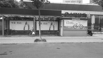 銅陵市委市政府旁邊的站點(diǎn)內(nèi)空空蕩蕩。